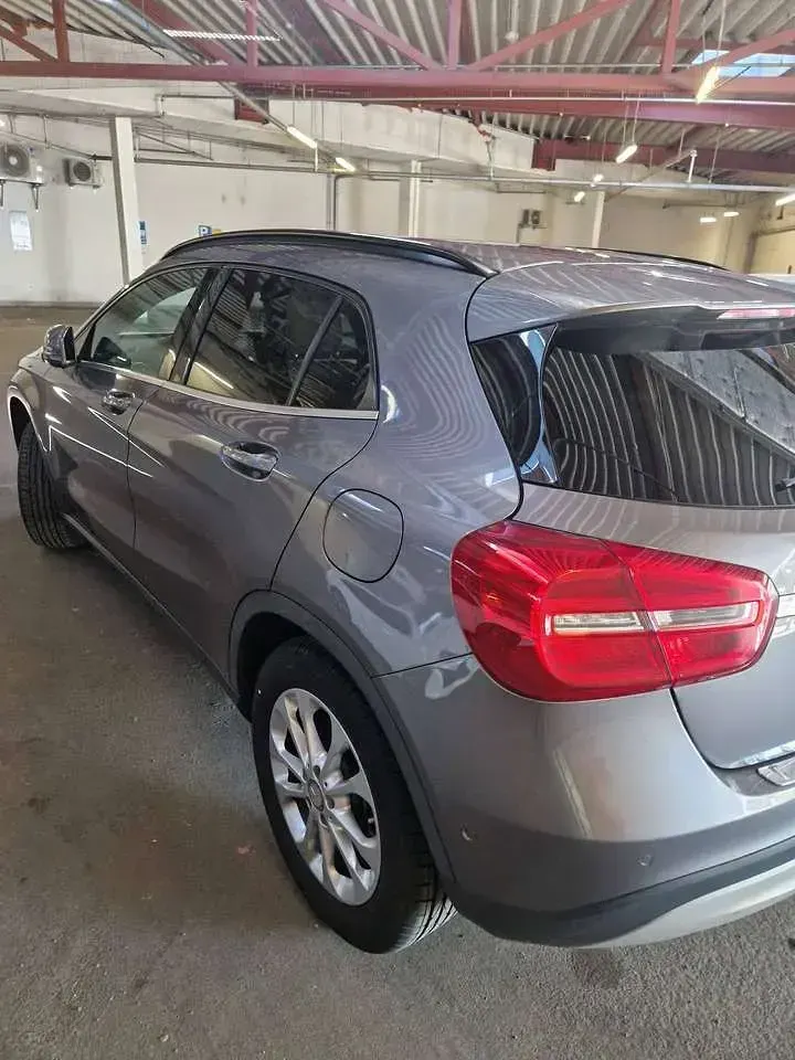 Gebraucht Mercedes GLA180 Style 122 PS (89 kW) 2016 Grau SUV