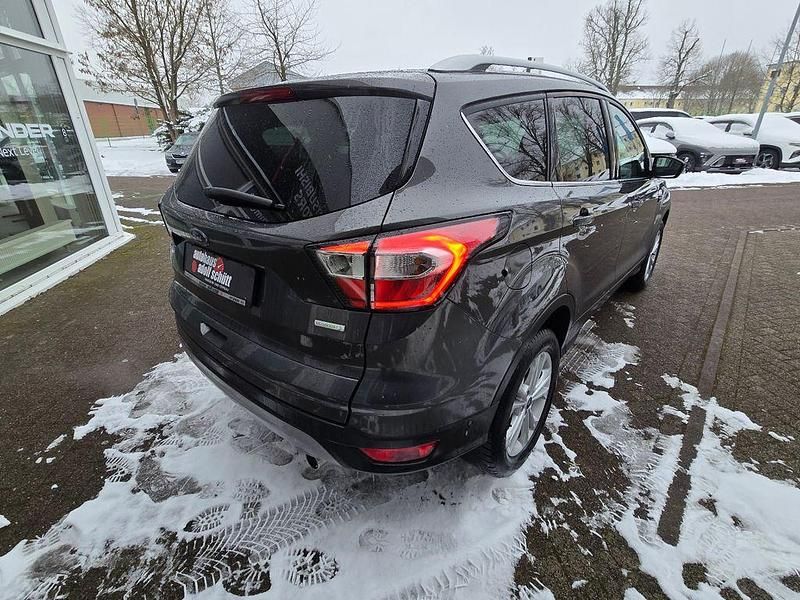 Gebraucht Ford Kuga Titanium 150 PS (110 kW) 2018 Grau SUV