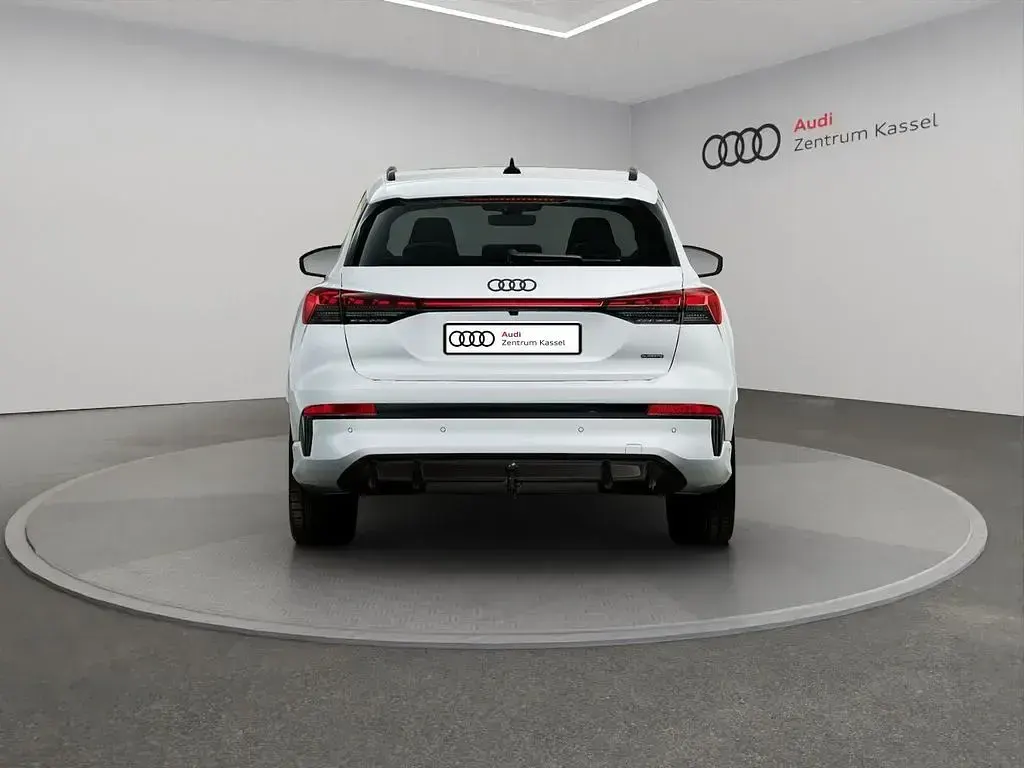 Nowe Audi Q4 e-tron S-Line 219 kW (299 KM) 2026 Biały SUV