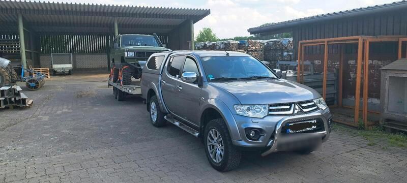 Grau Gebraucht 2014 Mitsubishi L200 Abholung | 14.500 € (Teuer) - Bild 1/4