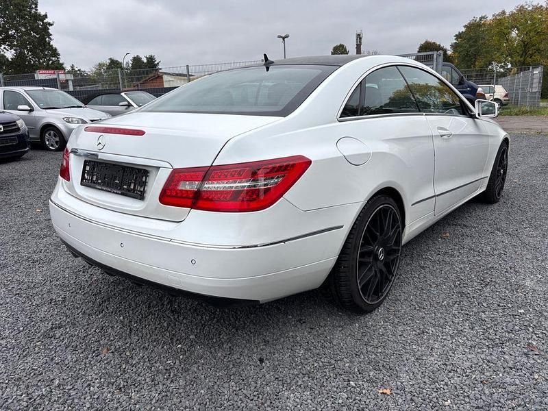 Gebraucht Mercedes E250 204 PS (150 kW) 2010 Grau Coupé