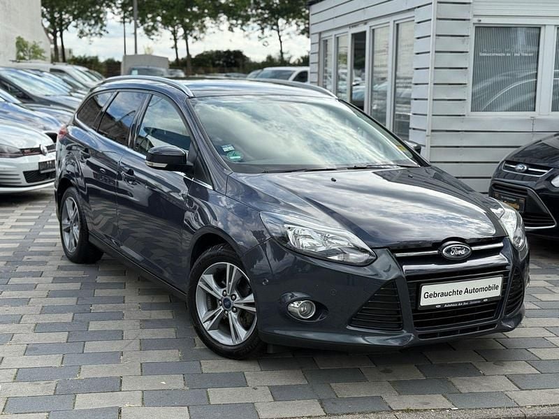 Gebraucht Ford Focus Titanium 125 PS (91 kW) 2014 Blau Kombi