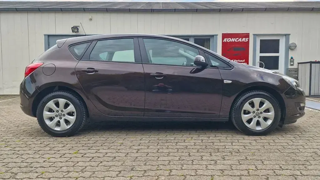 Gebraucht Opel Astra Edition 116 PS (85 kW) 2015 Braun Limousine