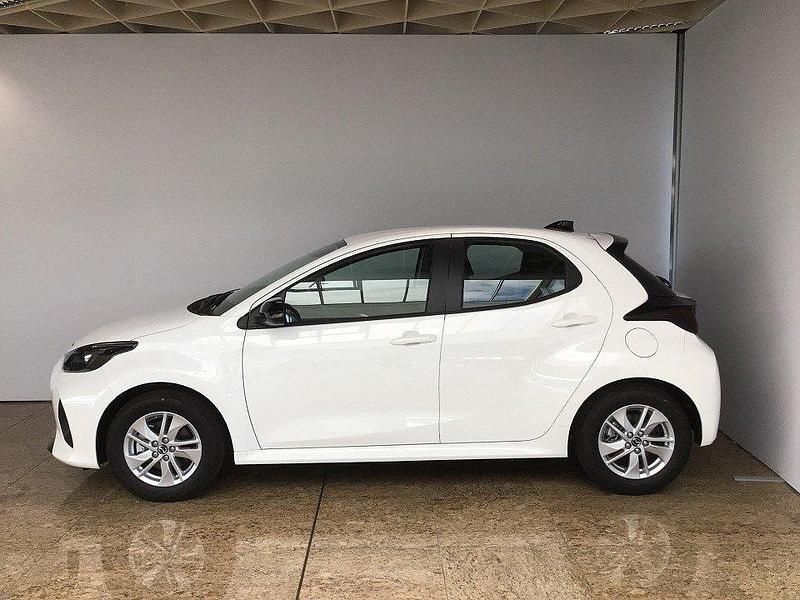 Neu Mazda 2 Center-Line 116 PS (85 kW) 2025 Weiß Limousine