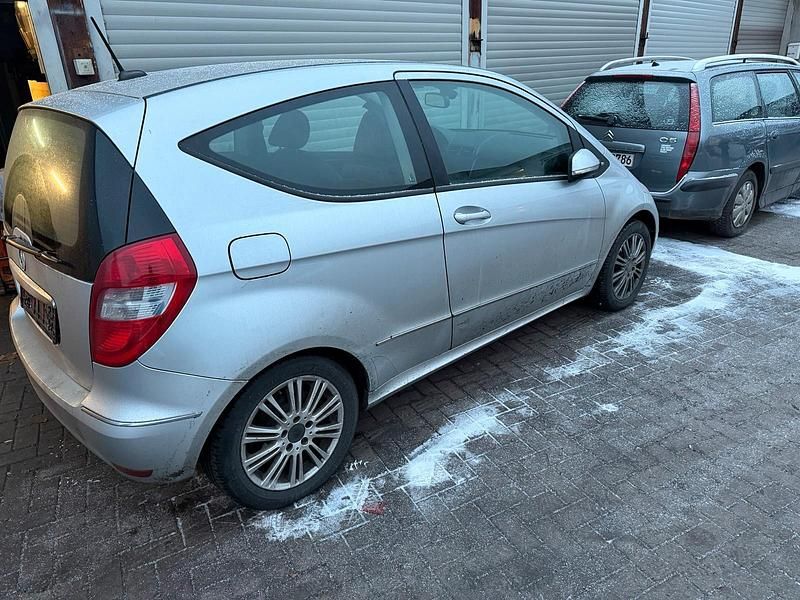 Gebraucht Mercedes A150 95 PS (69 kW) 2009 Silber Kleinwagen