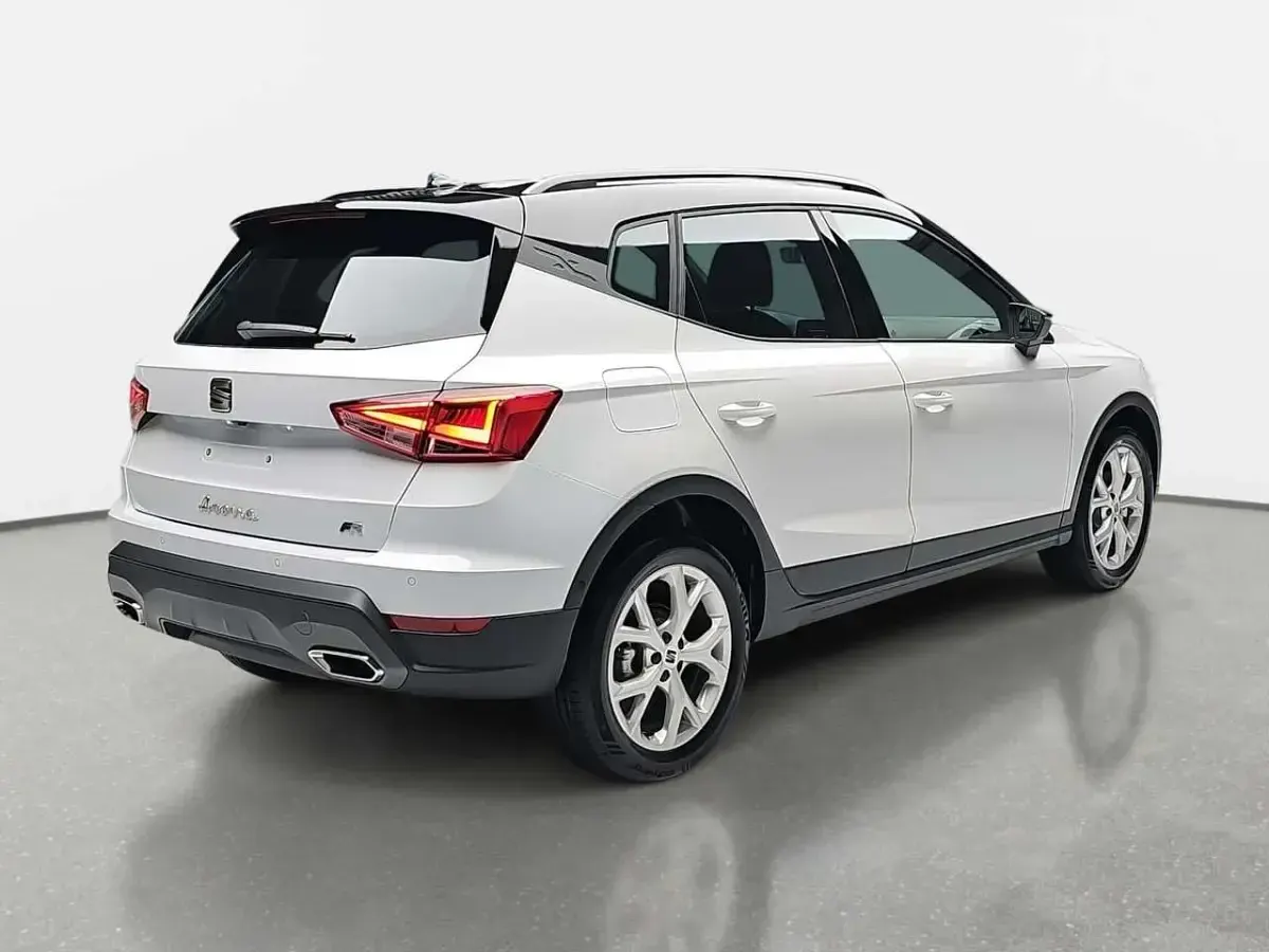Neu Seat Arona FR 116 PS (85 kW) 2026 Glacial weiß/schwarz metallic SUV
