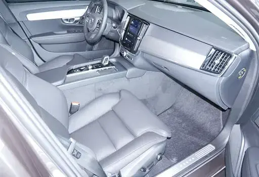 Gebraucht Volvo V90 Plus 197 PS (144 kW) 2024 Platinum grey Kombi