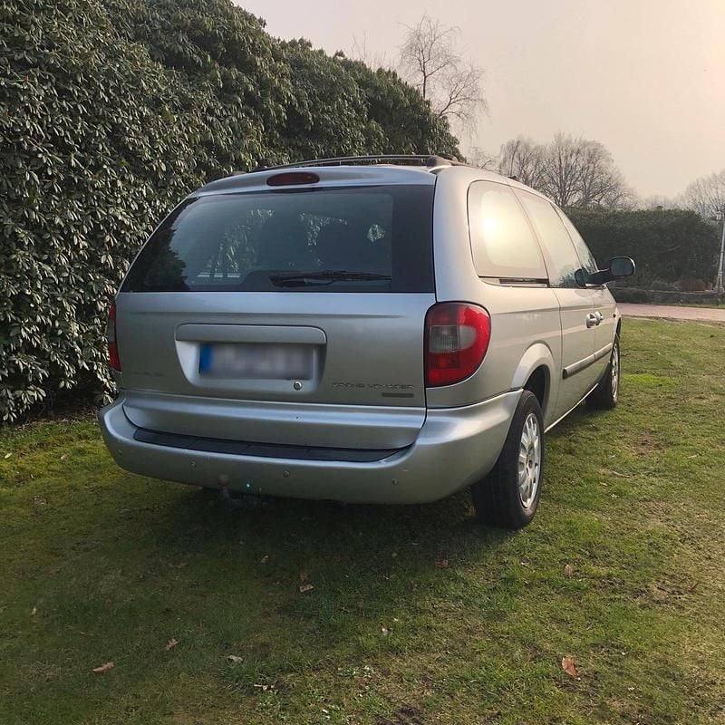 Gebraucht Chrysler Voyager 150 PS (110 kW) 2004 Silber Van / Kleinbus
