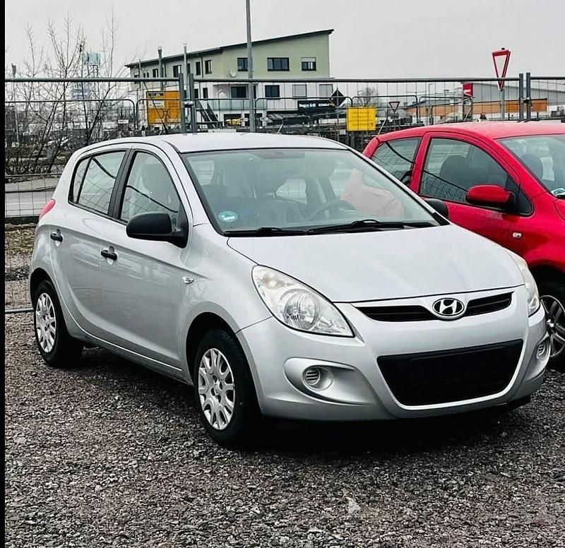 Gebraucht Hyundai i20 2012 Silber Kleinwagen