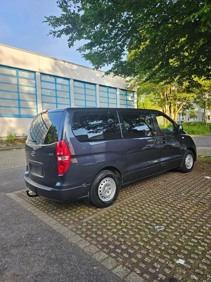 Gebraucht Hyundai H-1 170 PS (125 kW) 2014 Blau Van / Kleinbus