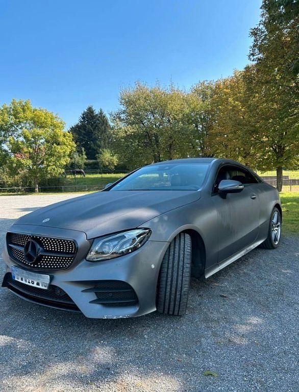 Grau Gebraucht 2017 Mercedes E200 AMG line Coupé | 27.900 € (Fairer Preis) - Bild 1/4