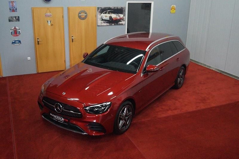 Gebraucht Mercedes E300 AMG 306 PS (225 kW) 2021 Rot Kombi
