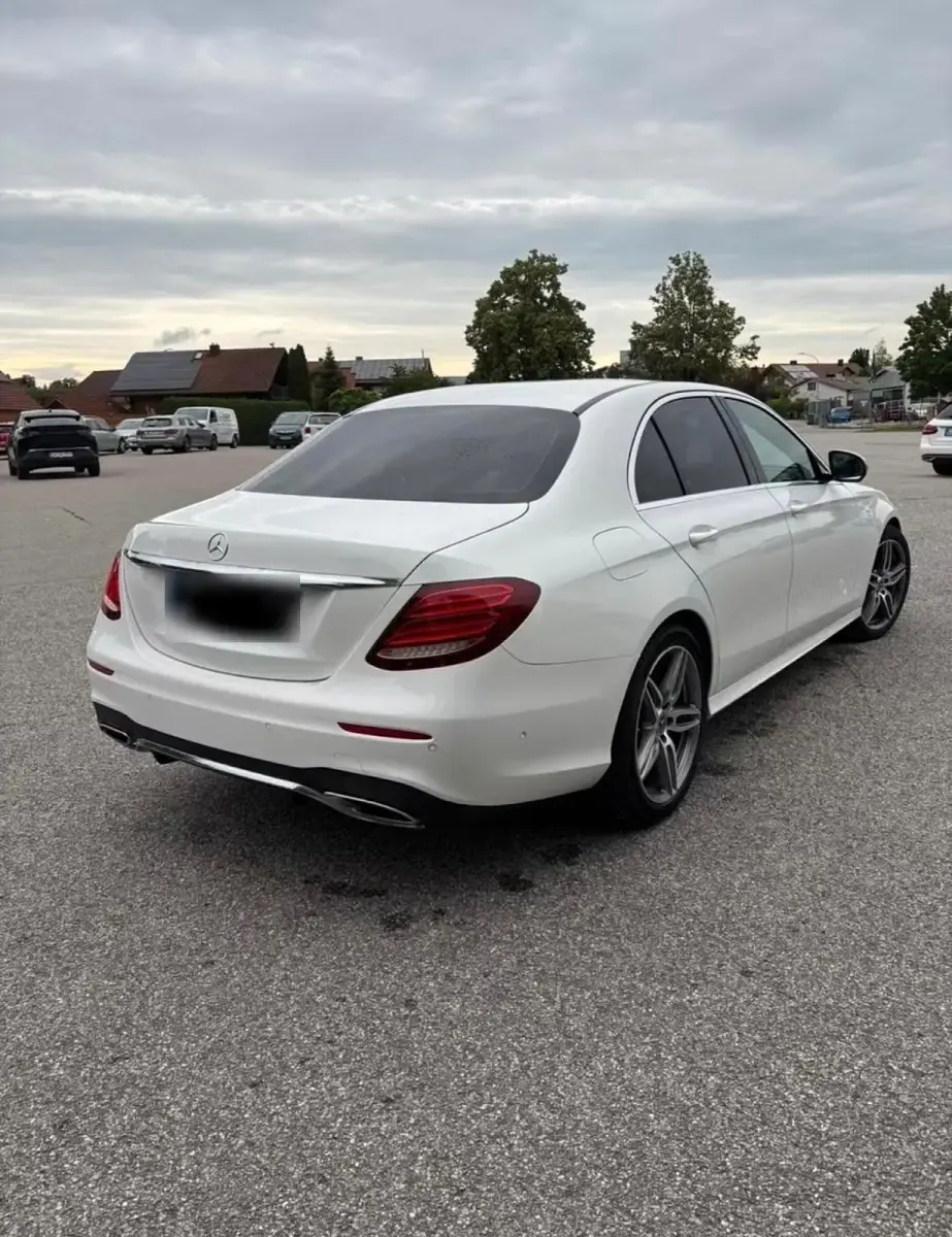 Gebraucht Mercedes E250 AMG line 211 PS (155 kW) 2017 Weiß Limousine