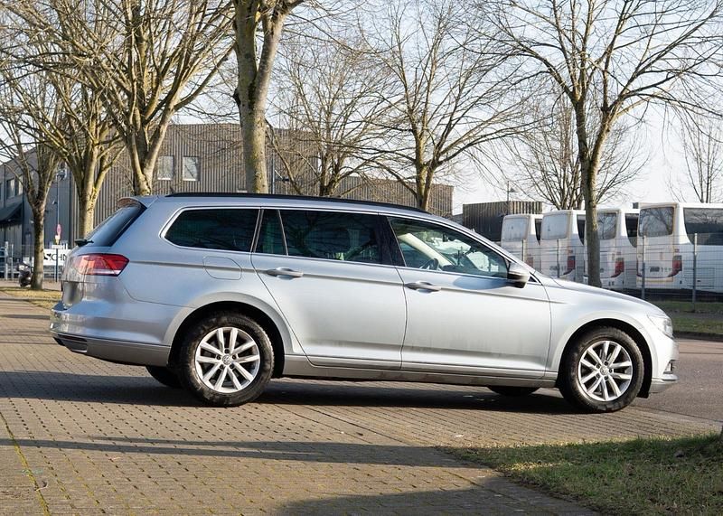 Gebraucht VW Passat 150 PS (110 kW) 2018 Grau Kombi