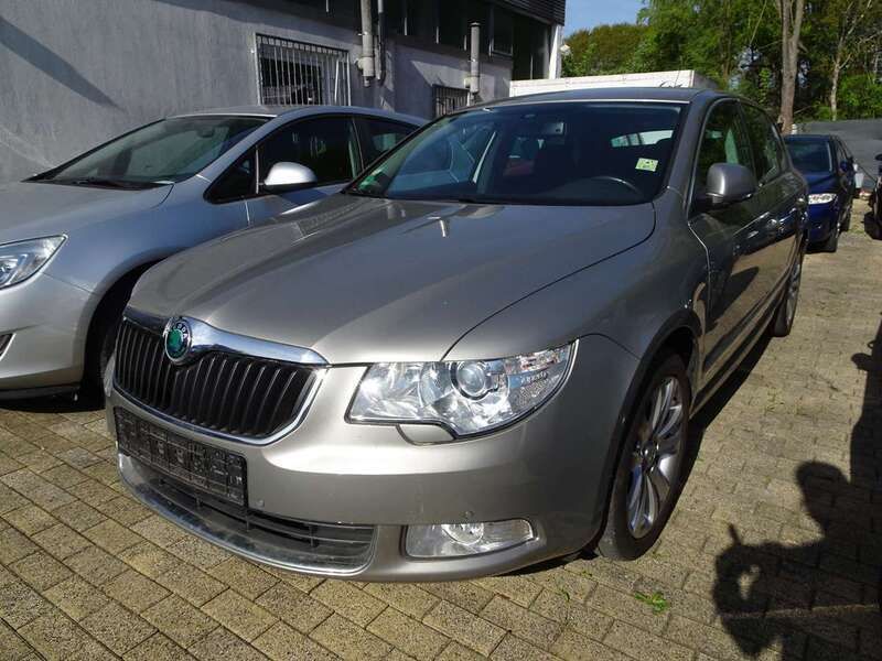 Cappuccinobeige metallic Gebraucht 2009 Skoda Superb Elegance Limousine | 8.200 € (Fairer Preis) - Bild 1/4