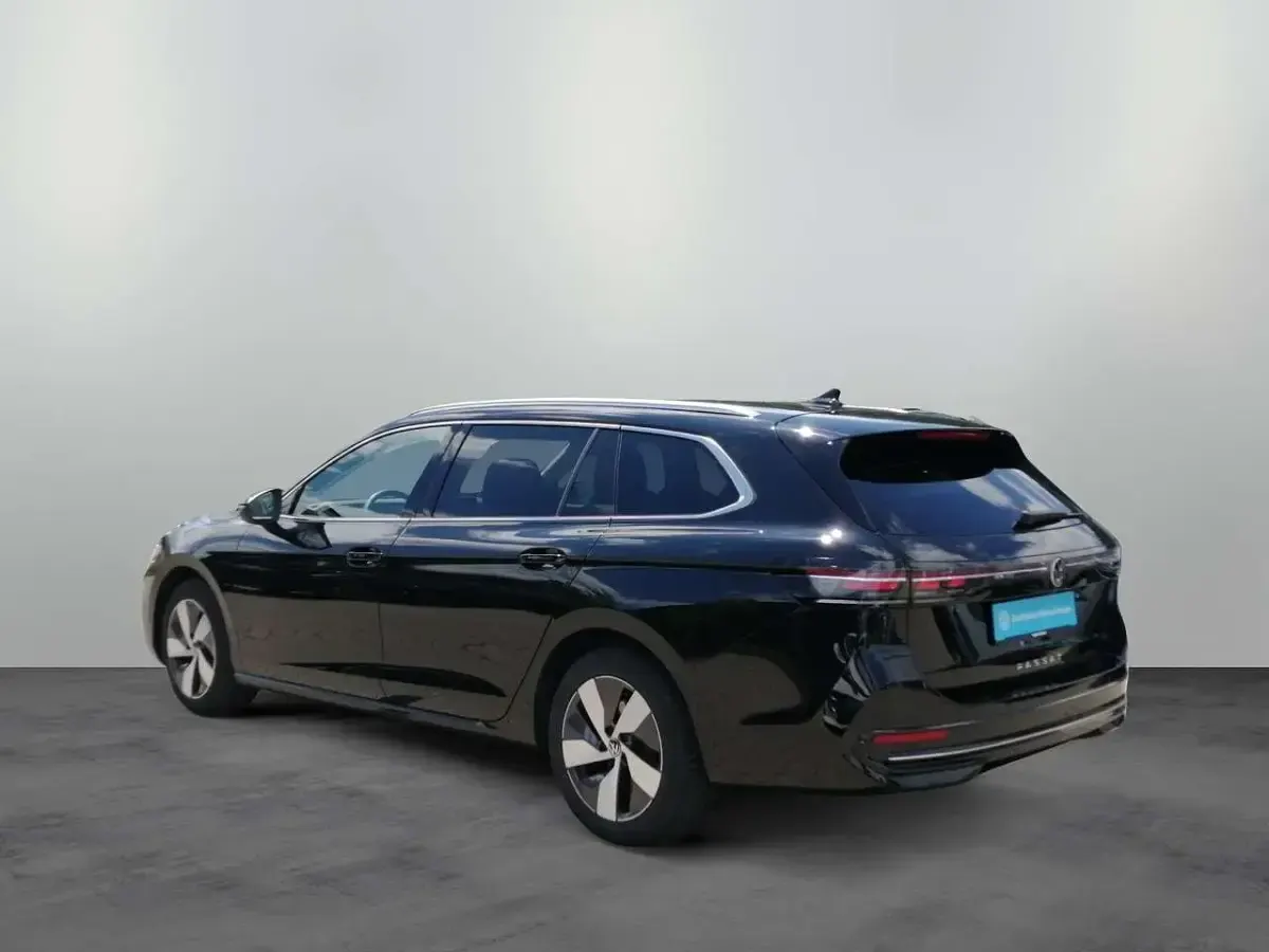 Gebraucht VW Passat Elegance 150 PS (110 kW) 2025 Grenadillschwarz metallic Kombi
