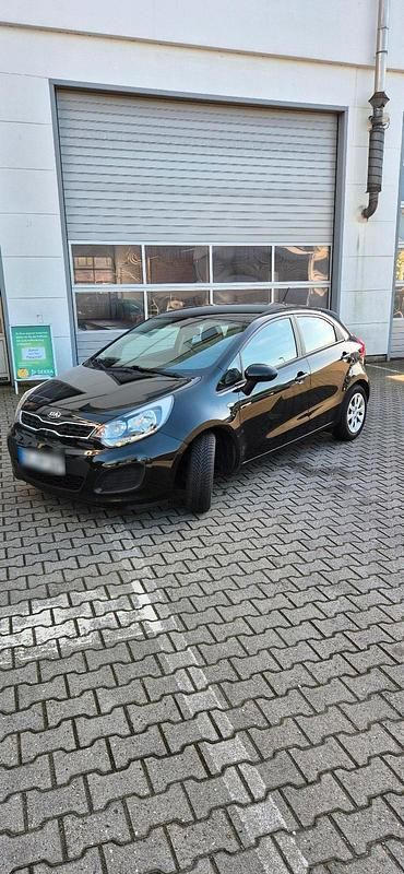 Gebraucht Kia Rio 85 PS (62 kW) 2014 Schwarz Kleinwagen