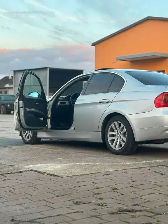 Gebraucht BMW 325 Performance 218 PS (160 kW) 2006 Silber Limousine