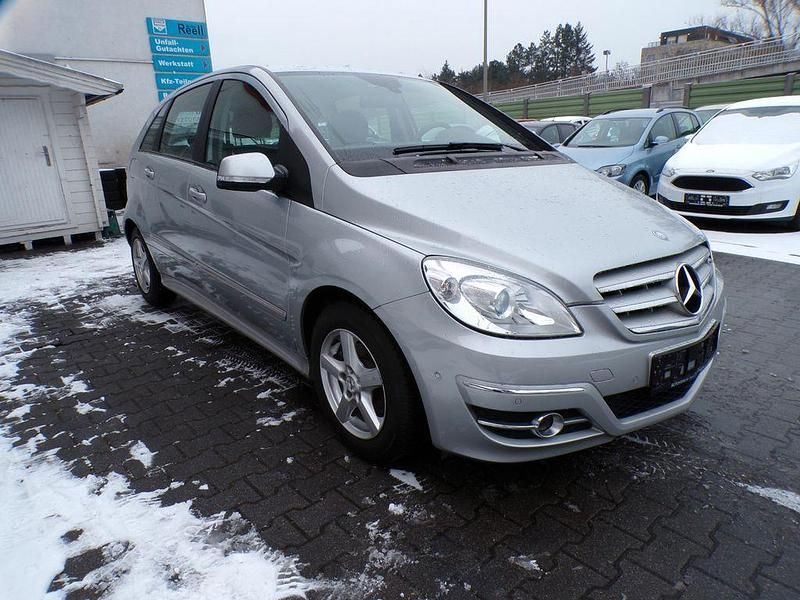 Gebraucht Mercedes B180 116 PS (85 kW) 2010 Silber Van / Kleinbus