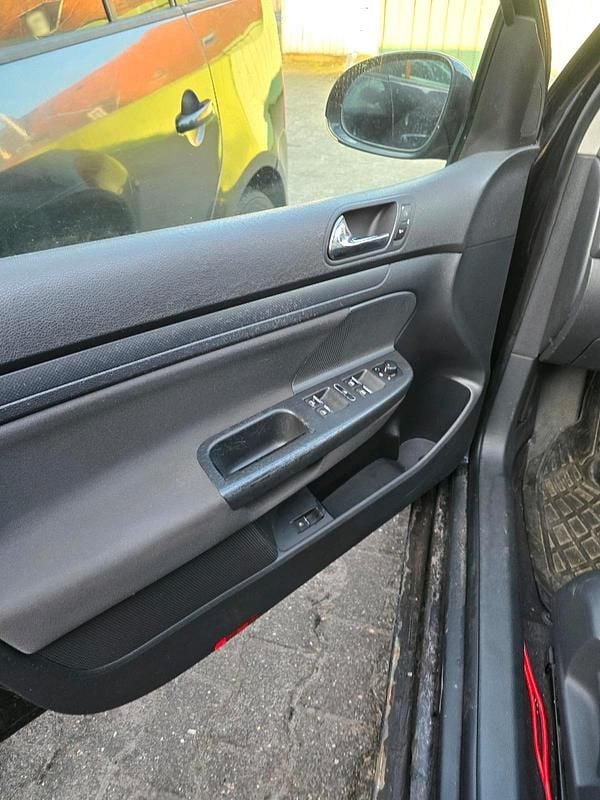 Gebraucht VW Golf V 105 PS (77 kW) 2004 Schwarz Kleinwagen