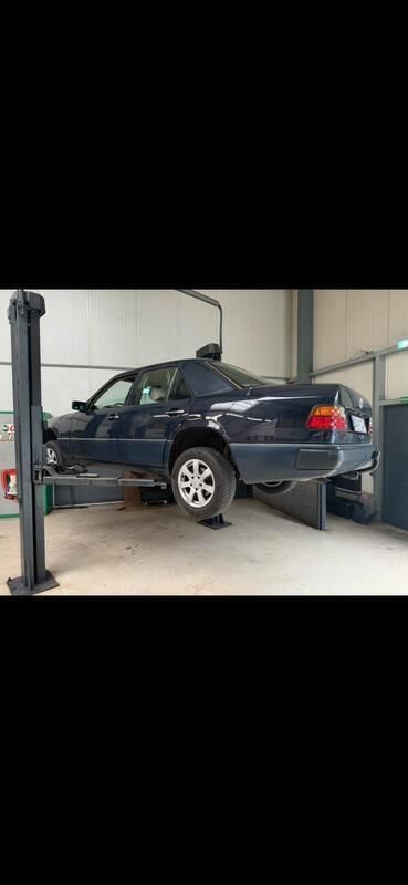 Blau Gebraucht 1990 Mercedes 200 Limousine | 5.800 € - Bild 1/4