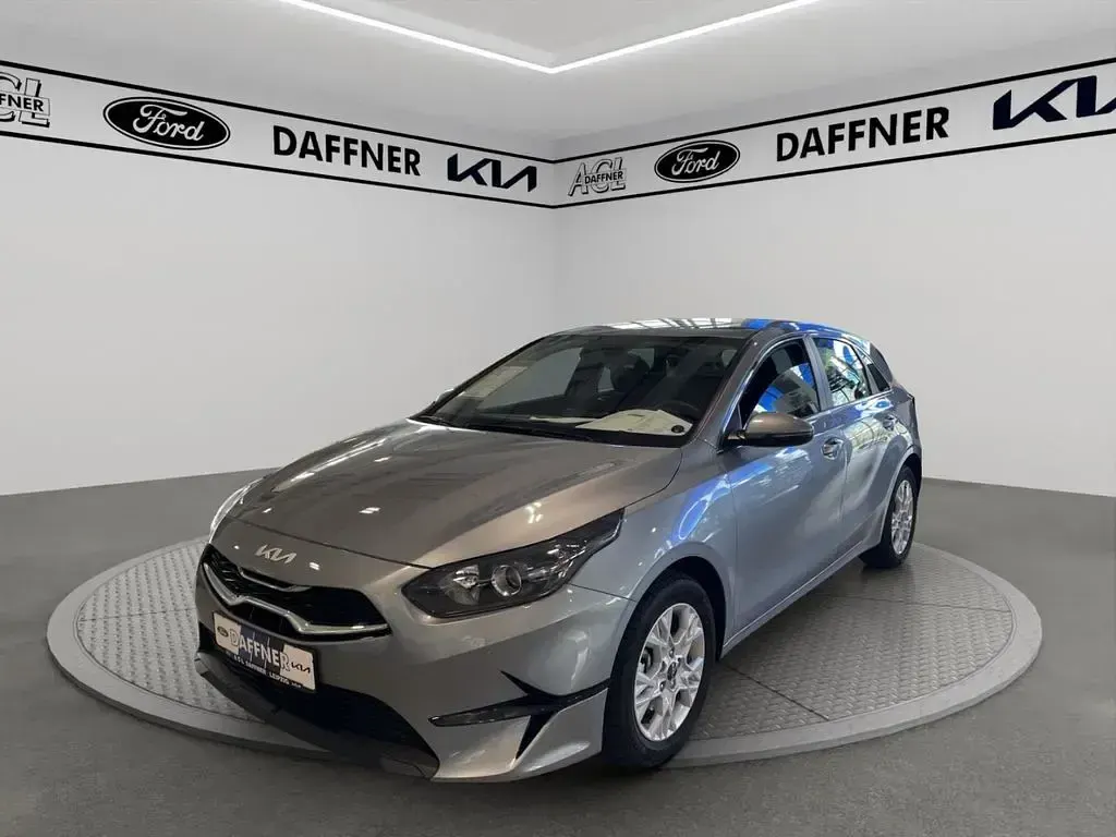 Nowe Kia Ceed 140 KM (102 kW) 2025 Srebrny Hatchback