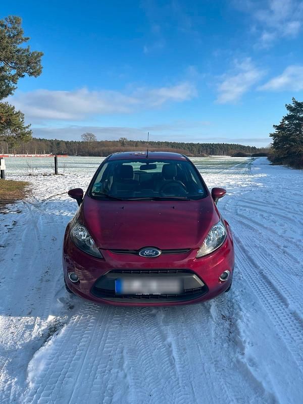 Rot Gebraucht 2012 Ford Fiesta Kleinwagen | 2.888 € (Guter Preis) - Bild 1/4