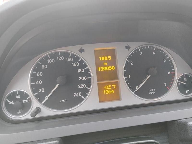 Gebraucht Mercedes B200 136 PS (100 kW) 2006 Grau Van / Kleinbus