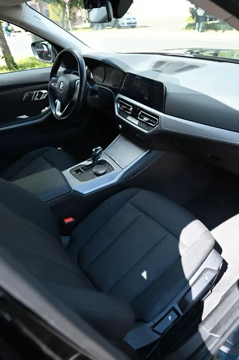 Gebraucht BMW 318 Advantage 156 PS (114 kW) 2021 Schwarz Kombi