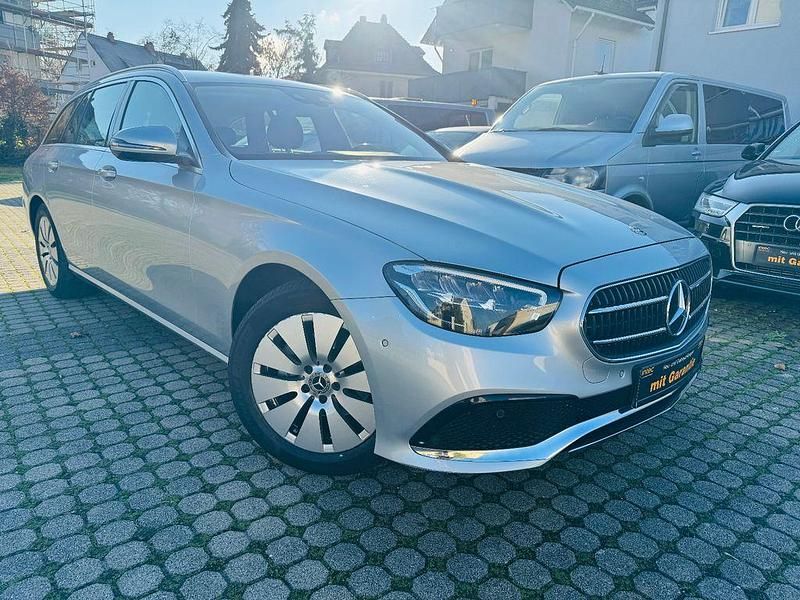 Silber Gebraucht 2020 Mercedes E220 Kombi | 17.990 € (Superpreis) - Bild 1/4