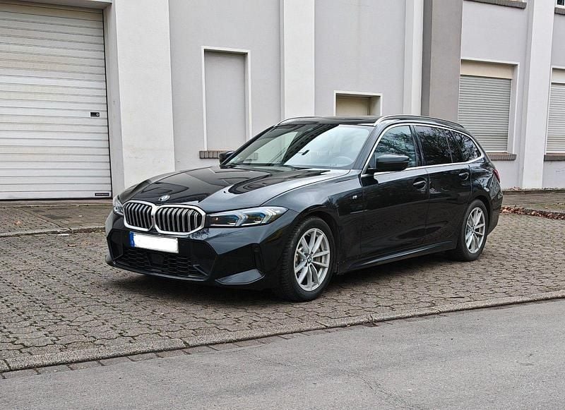 Schwarz Gebraucht 2024 BMW 330 M Sport Kombi | 42.499 € (Superpreis) - Bild 1/4