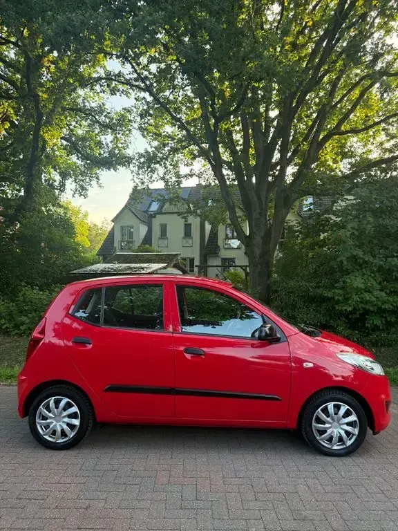 Gebraucht Hyundai i10 Edition 69 PS (50 kW) 2012 Rot Kleinwagen