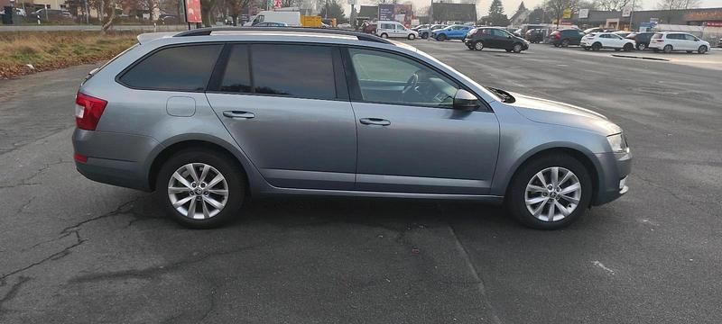 Gebraucht Skoda Octavia Elegance 105 PS (77 kW) 2014 Grau Kombi