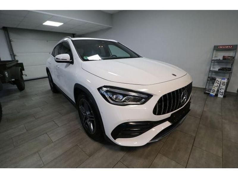 Polarweiss unilack Gebraucht 2022 Mercedes 200 AMG Kleinwagen | 33.290 € (Teuer) - Bild 1/4