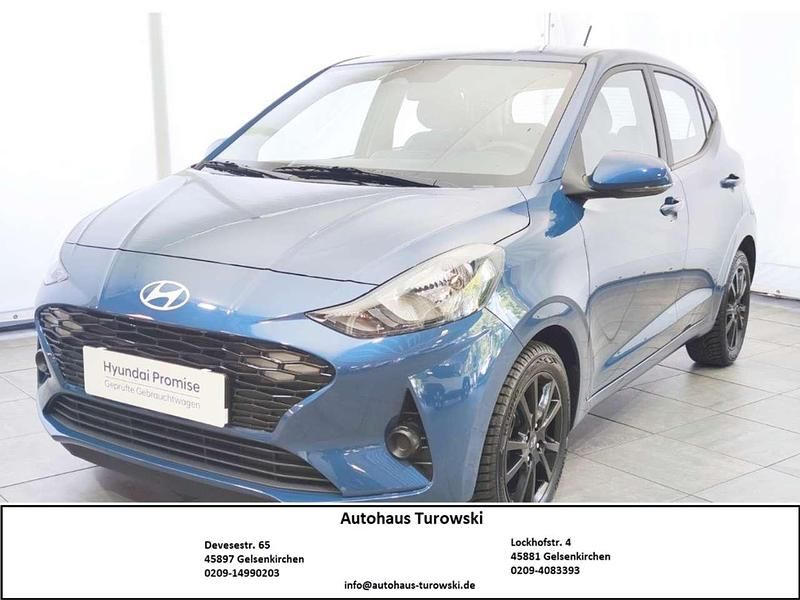 Blau (vibrant blue (blau)) Gebraucht 2025 Hyundai i10 Trend Kleinwagen | 17.240 € (Fairer Preis) - Bild 1/4