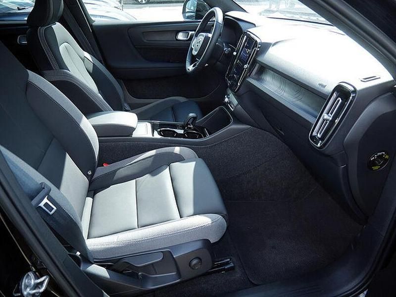 Gebraucht Volvo XC40 Core 300 kW (408 PS) 2023 Schwarz / onyx schwarz (metallic) SUV