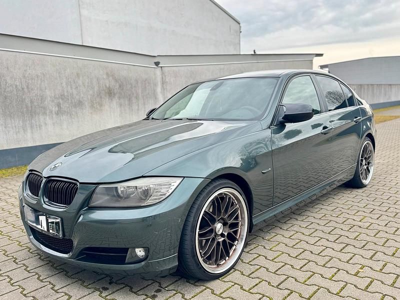 Grün Gebraucht 2010 BMW 320 Limousine | 3.200 € (Superpreis) - Bild 1/4