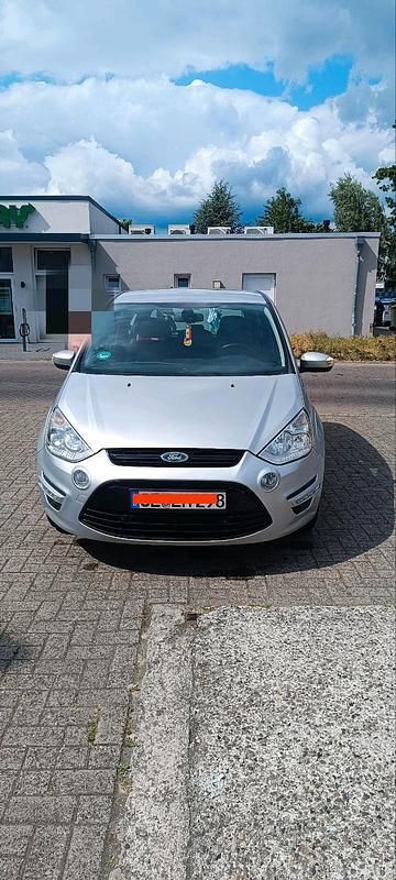 Grau Gebraucht 2011 Ford S-MAX S Van / Kleinbus | 5.100 € - Bild 1/4