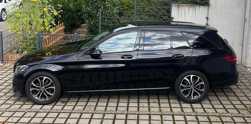 Schwarz Gebraucht 2019 Mercedes C200 Kombi | 22.690 € - Bild 1/4