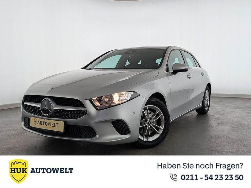 Silber Gebraucht 2020 Mercedes A200 Limousine | 22.160 € (Guter Preis) - Bild 1/3