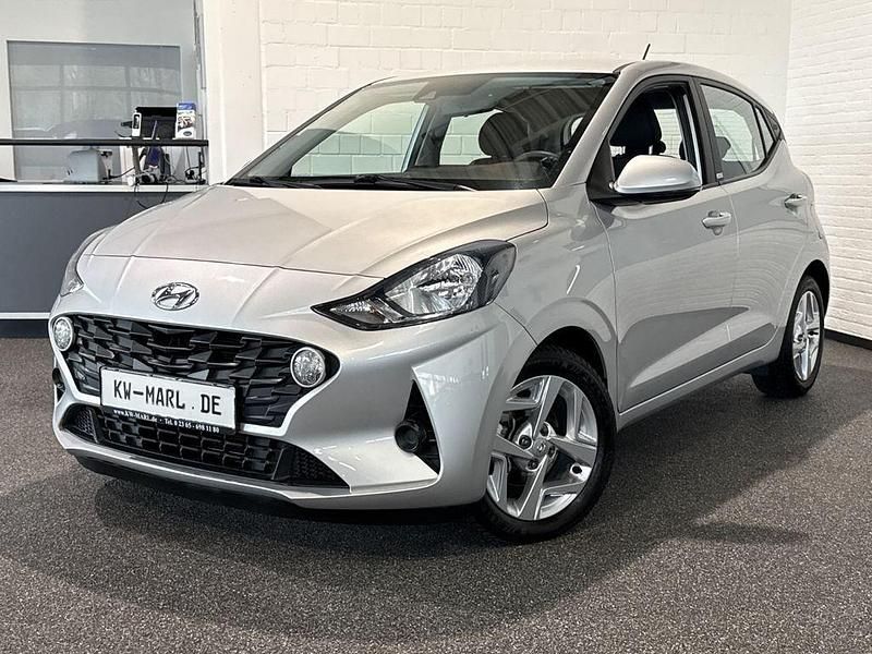 Gebraucht Hyundai i10 Trend 84 PS (61 kW) 2020 Silber Kleinwagen