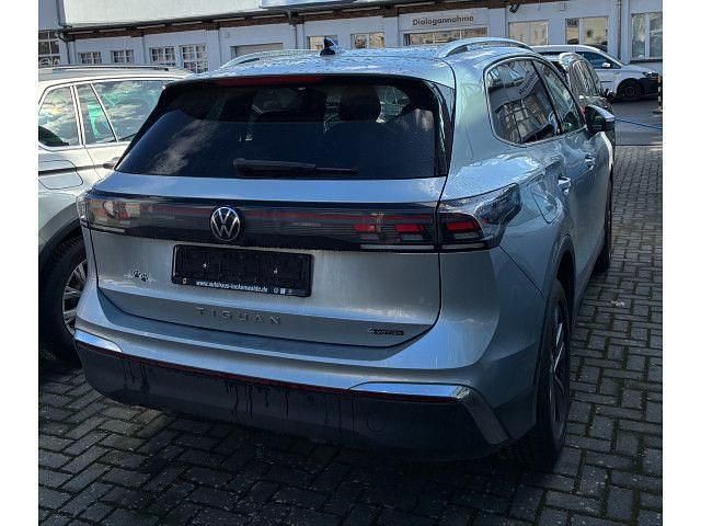 Gebraucht VW Tiguan Elegance 193 PS (141 kW) 2024 Silber SUV