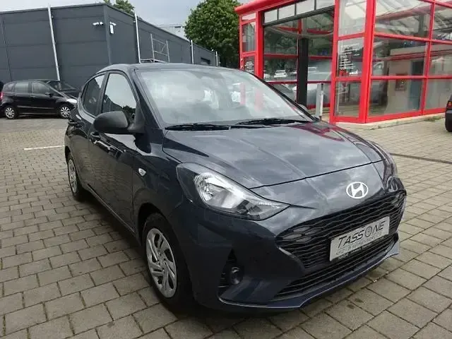 Gebraucht Hyundai i10 Comfort 67 PS (49 kW) 2024 Grau Kleinwagen