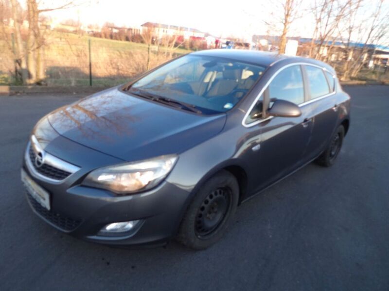 Grau Gebraucht 2010 Opel Astra Sport Limousine | 2.499 € (Fairer Preis) - Bild 1/4
