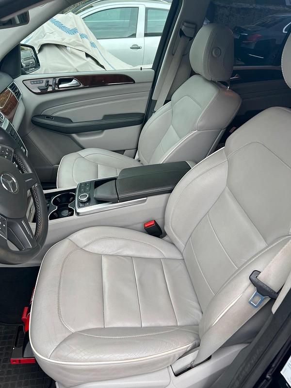 Gebraucht Mercedes ML350 258 PS (189 kW) 2012 Andere farben SUV