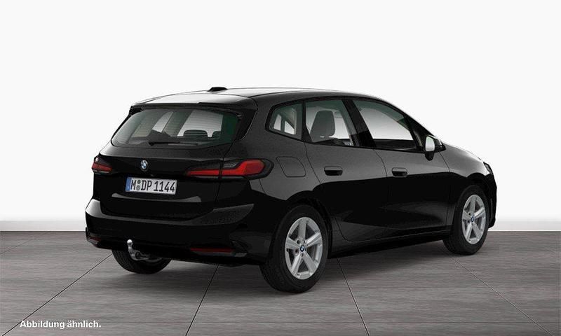 Gebraucht BMW 220 163 PS (119 kW) 2025 Saphirschwarz Van / Kleinbus