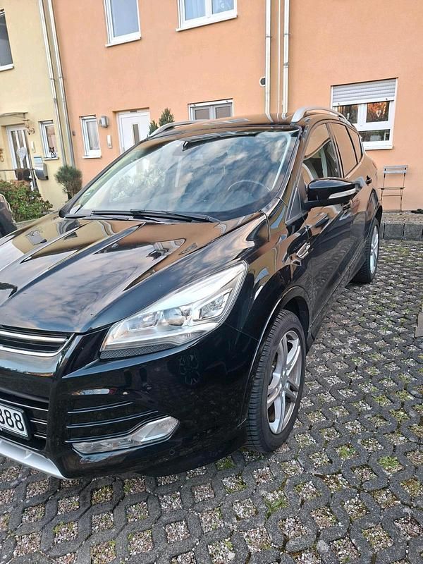 Gebraucht Ford Kuga Titanium 150 PS (110 kW) 2016 Schwarz SUV