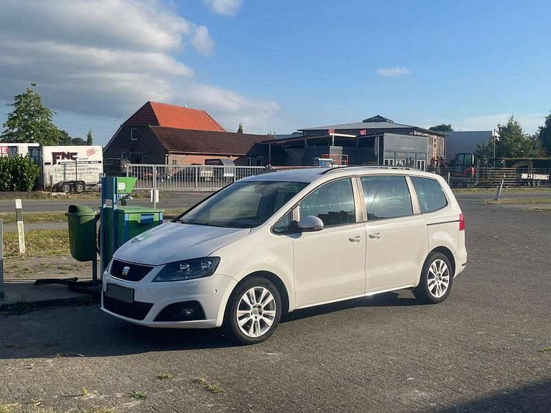 Weiß Gebraucht 2011 Seat Alhambra Van / Kleinbus | 8.350 € (Etwas zu teuer) - Bild 1/4