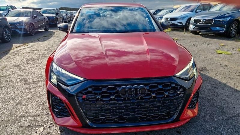 Gebraucht Audi RS3 Sportback Sport 400 PS (294 kW) 2022 Rot Kleinwagen