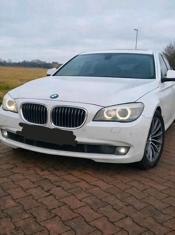 Gebraucht BMW 740L 330 PS (242 kW) 2010 Weiß Limousine